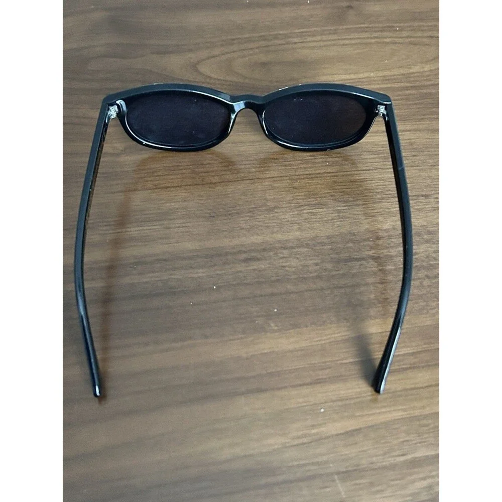 H&M 1343516 Cat eye Sunglasses Black Plastic/  Black Tinted Lenses UV400 used